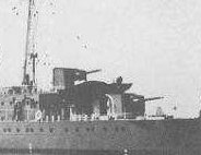 Photograph of 4.7"/45 gun turrets on British destroyer