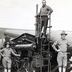 Photograph of soldiers with guns at Fort Casey