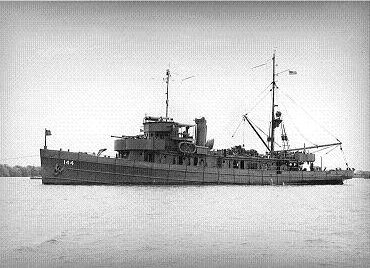 Photograph
                  of USS Vireo, a Lapwing-class minesweeper