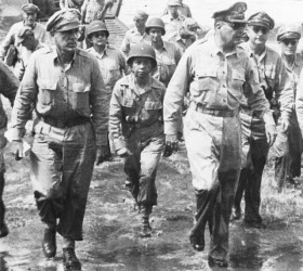 MacArthur returns to the Philippines